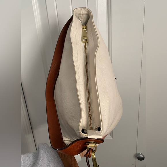 ❌SOLD❌.                Fossil Maya Hobo Vanilla Purse - Picture 4 of 13